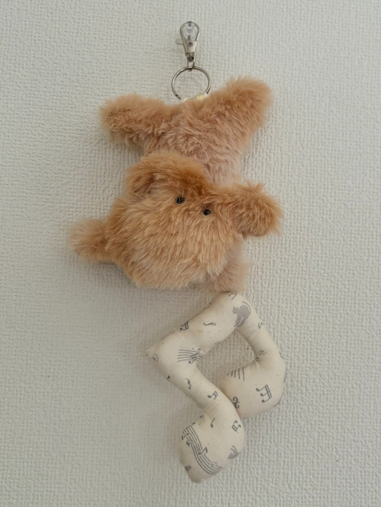 さかだちわんころ🎵(茶いぬ×白おんぷ)