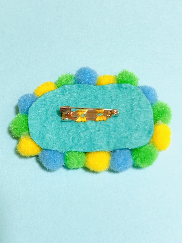 タイ語 刺繍バッジ น่ารัก(ナーラック・かわいい)文字色:オレンジ