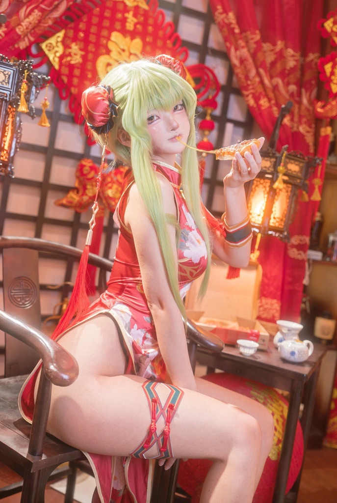 C.C. 新年チャイナドレスコスプレ 電子写真集🍕30P