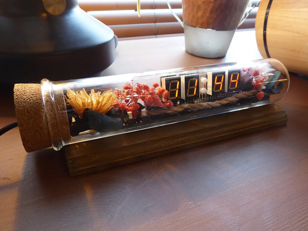 【鏡文字版】コルク瓶型デジタルLED時計(椿)-CK05001-