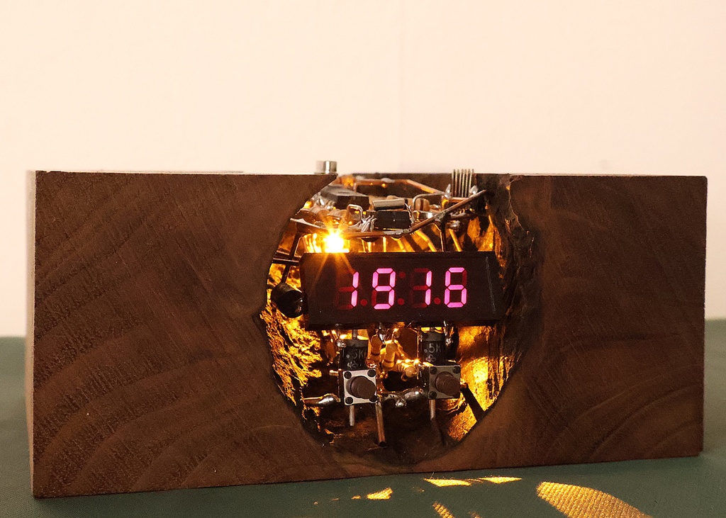 空中配線時計(地底都市)