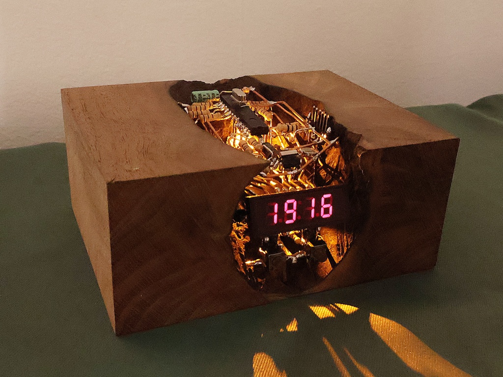 空中配線時計（地底都市）