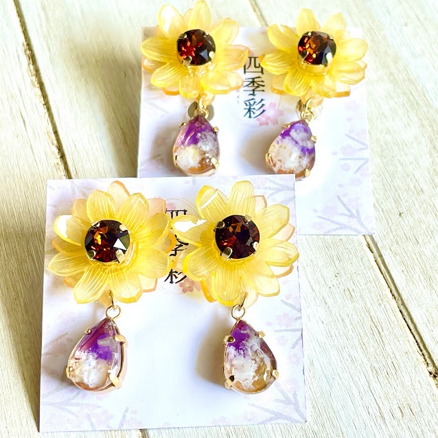 ひまわり鉱石の耳飾り/レジン×プラ板|大きめインパクトアクセサリー