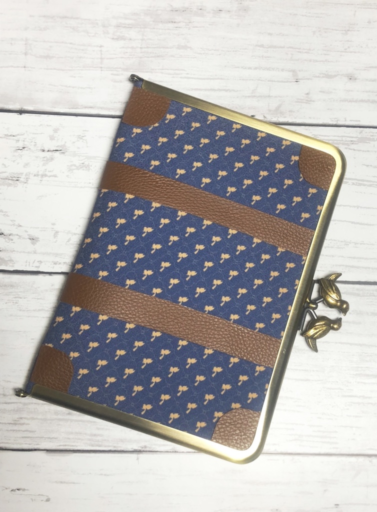 シマエナガ　トランクケース風がま口マルチケース