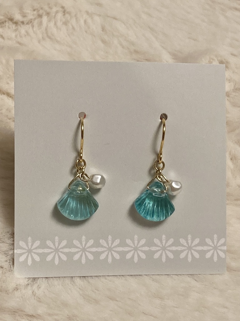 アクアブルーのシェルピアス
