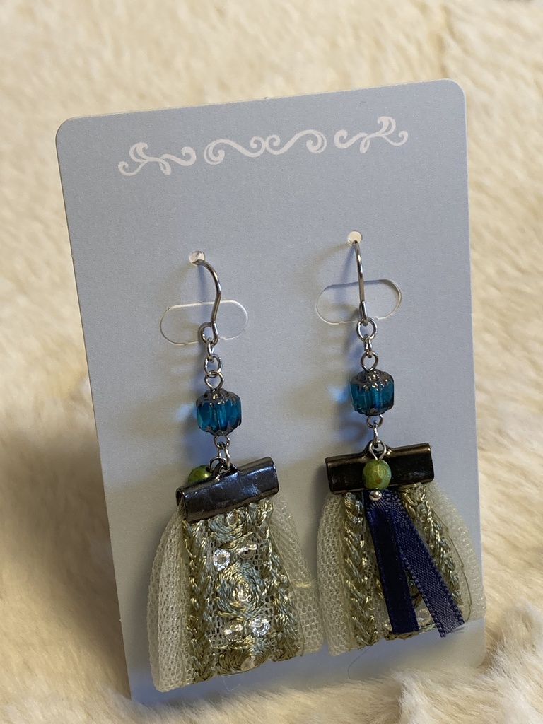インド刺繍リボンのピアス(緑)