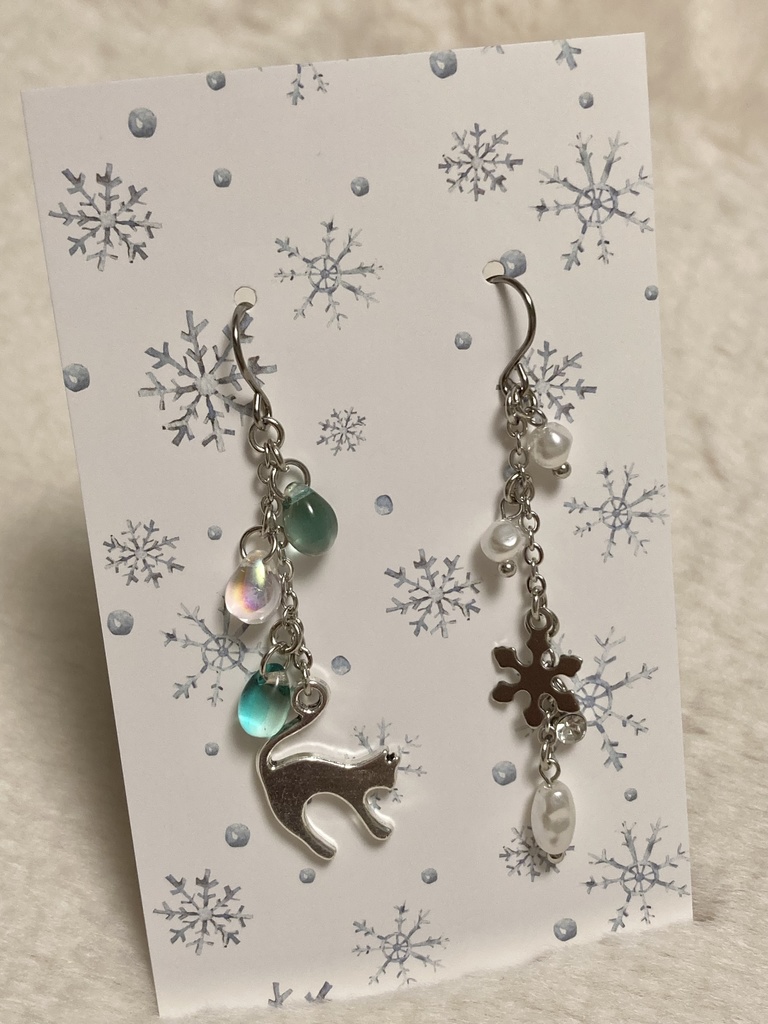 雨と雪のねこちゃんピアス