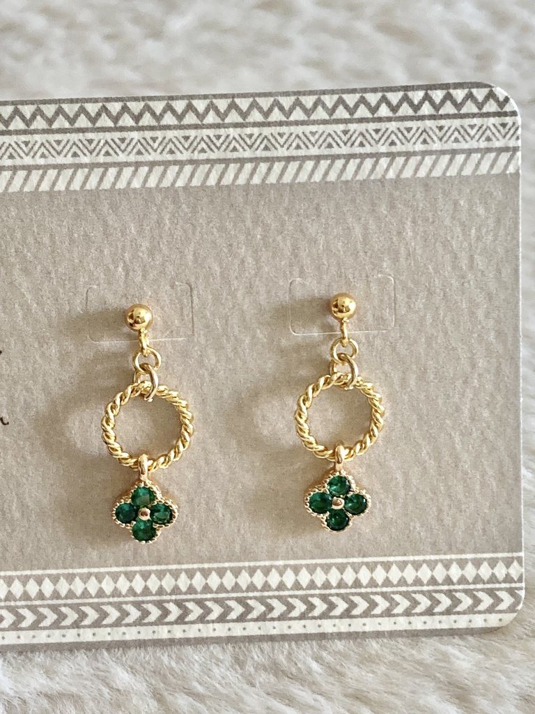 緑のジルコニアピアス