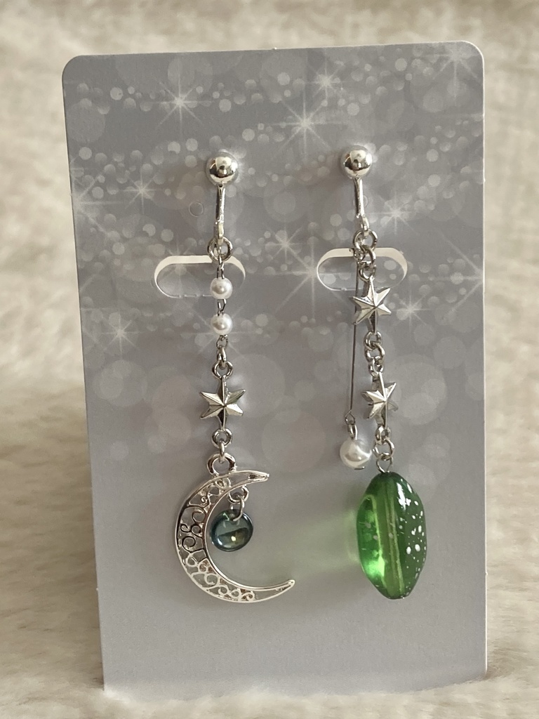 三日月のイヤリング