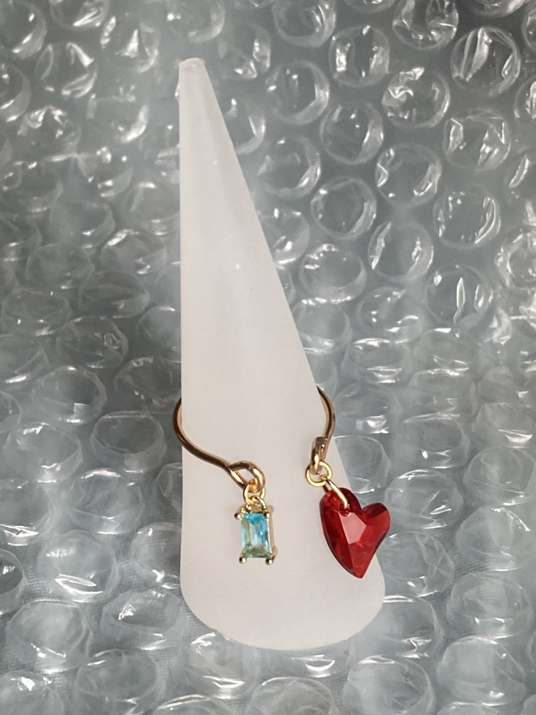 揺れるハートのワイヤーリング(フリーサイズ)