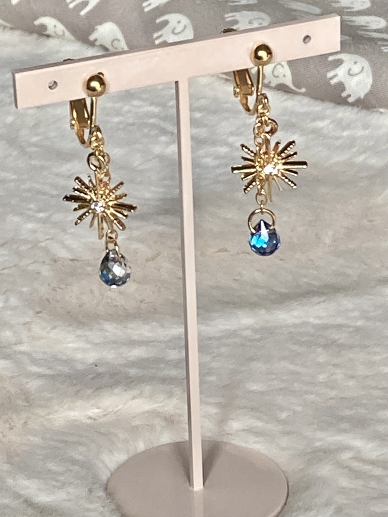 太陽とキラキラビーズのイヤリング