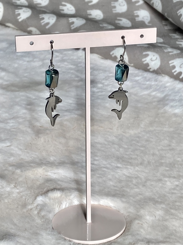 イルカのぶらぶらピアス