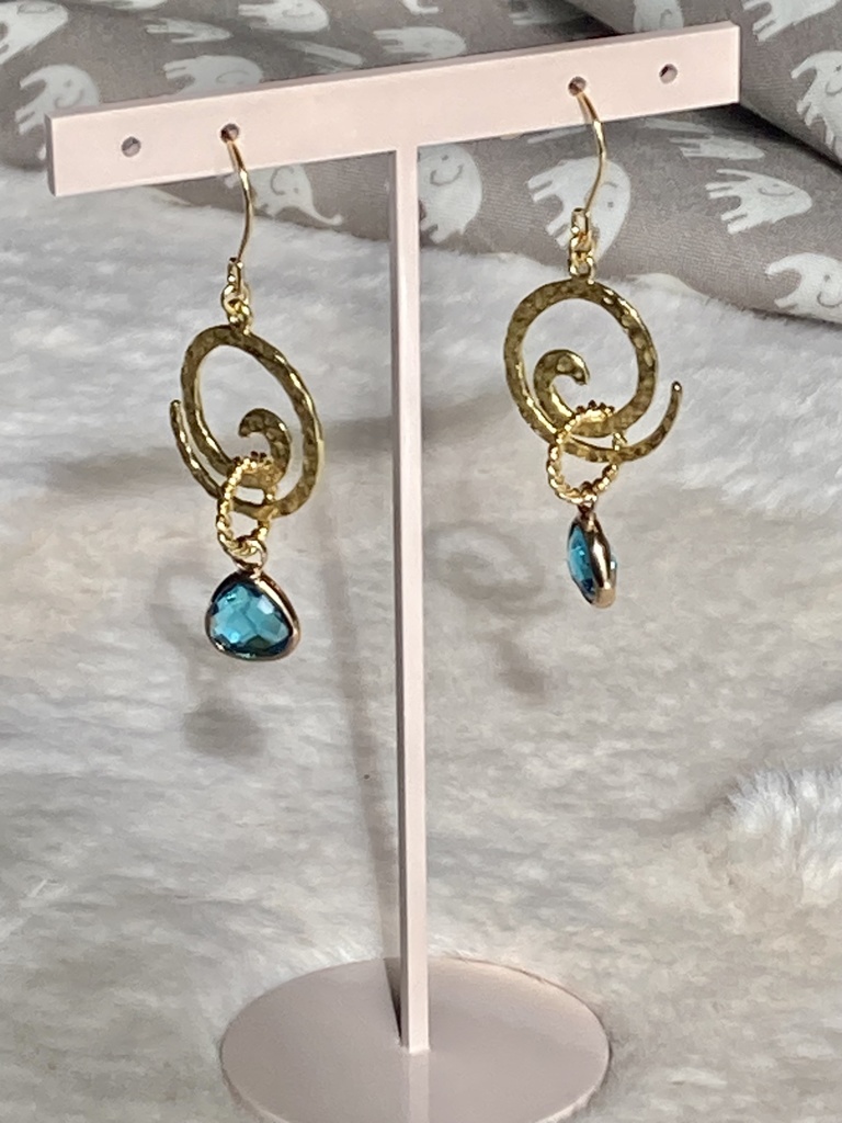 ぐるぐるピアス