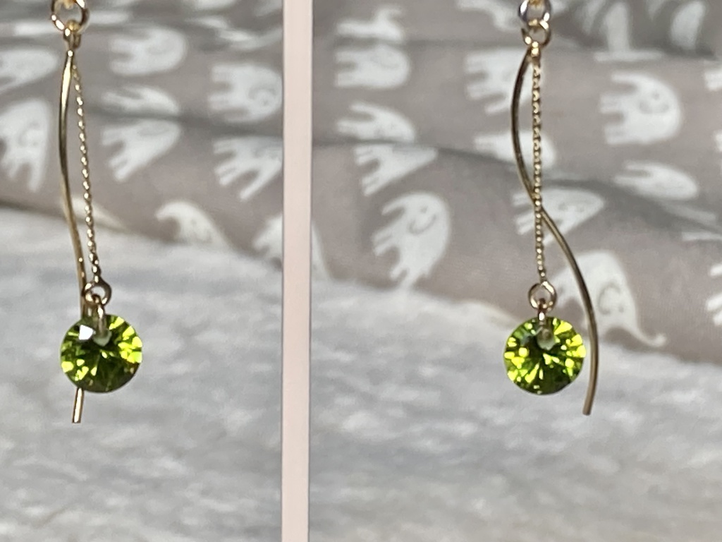 緑のジルコニアのピアス