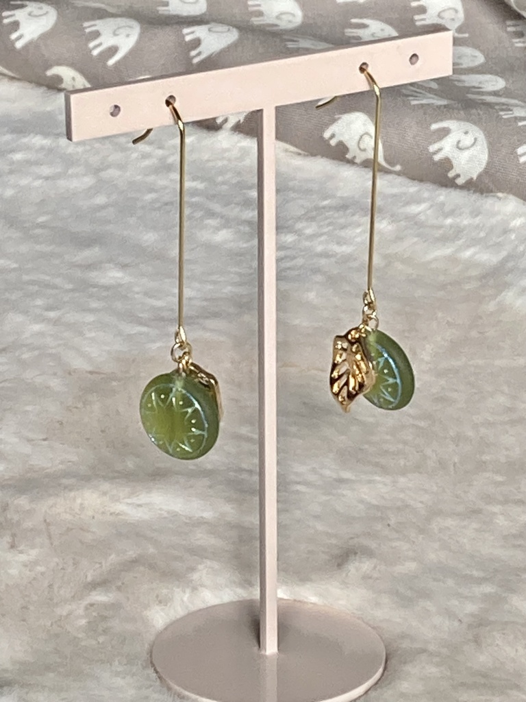 柄の長いピアス(ちょっと美味しそう)