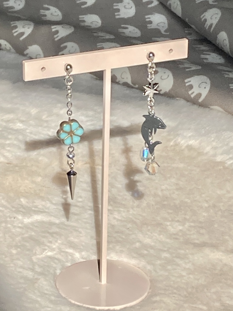 イルカとお花のピアス