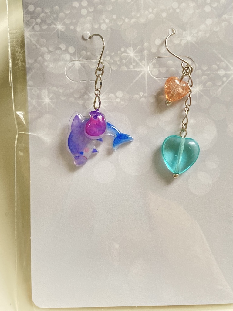 ナスとイルカとハートのピアス