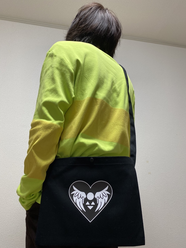 【複数】DELTARUNE ダークハートサコッシュ