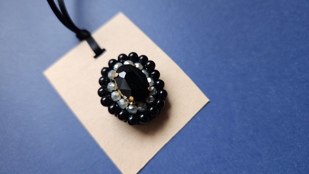 学年カラー別ブローチ(小)