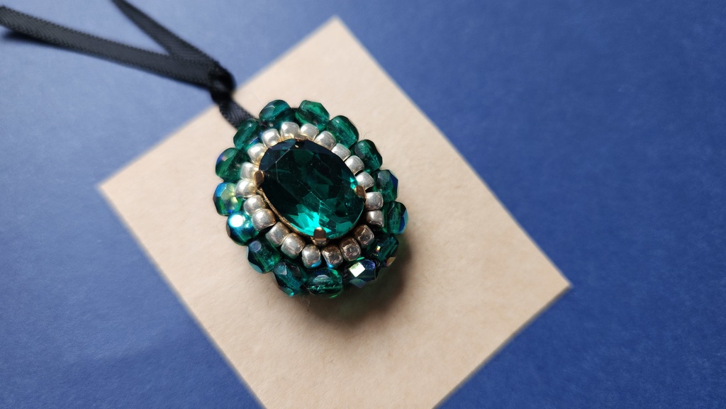 学年カラー別ブローチ(小)