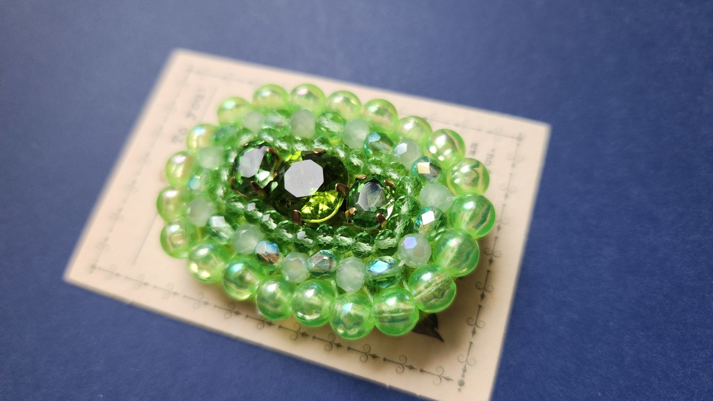 学年カラー別ブローチ(大)