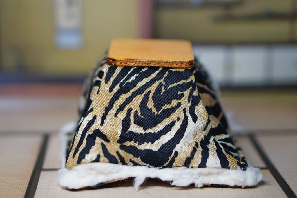 おひとりさまこたつ(あにまる柄)