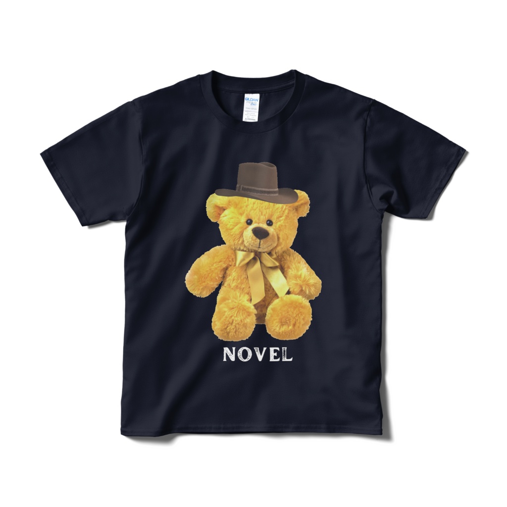 カウボーイハットをかぶった愛らしいクマ-Tシャツ