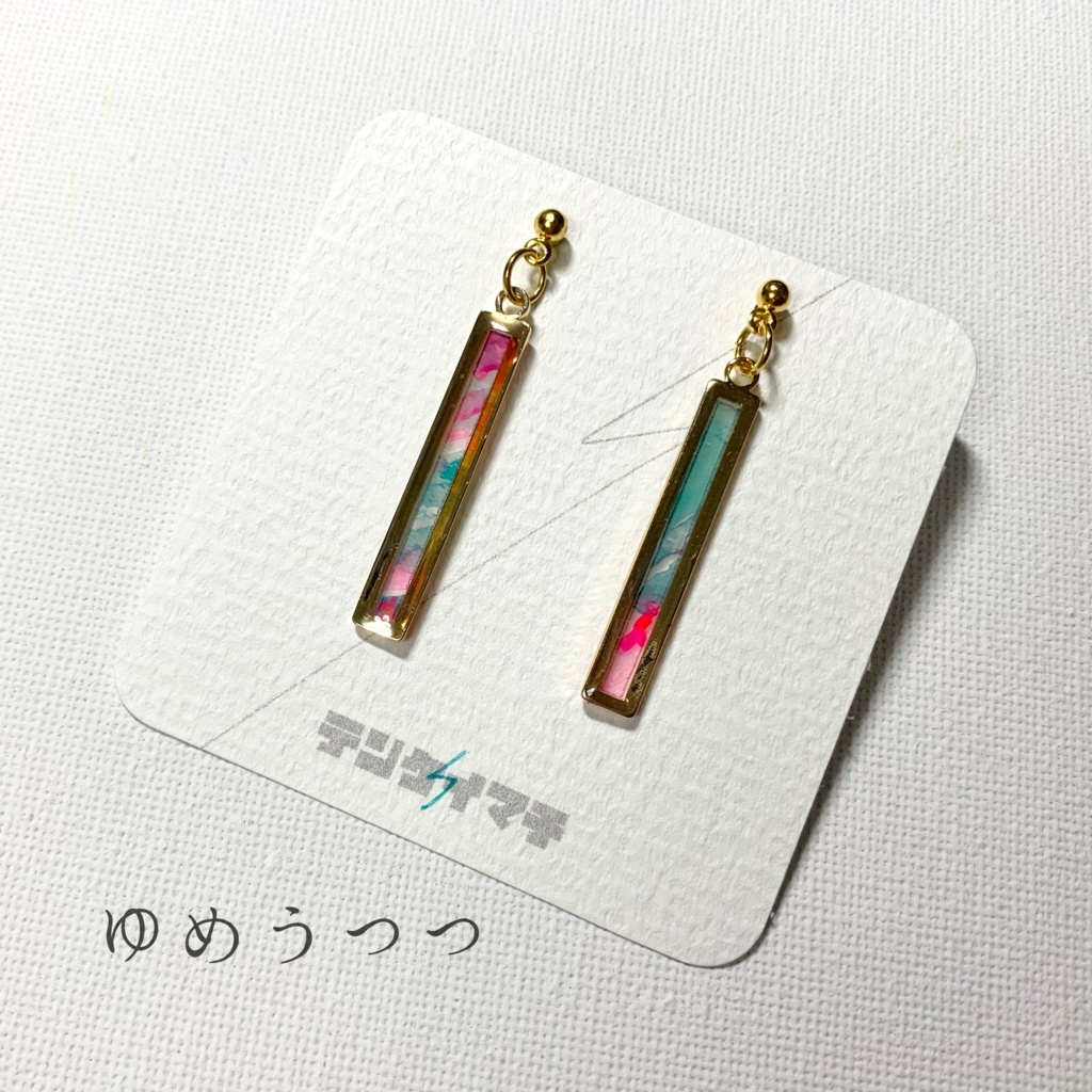 窓の隙間ピアス