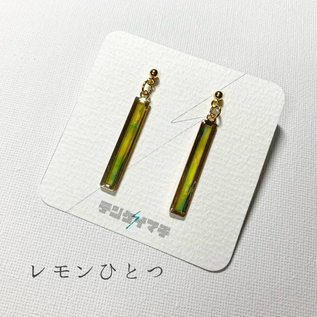 窓の隙間ピアス