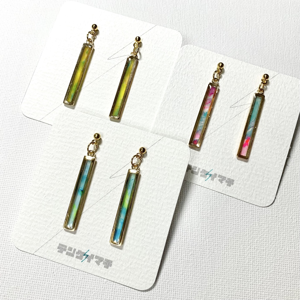 窓の隙間ピアス