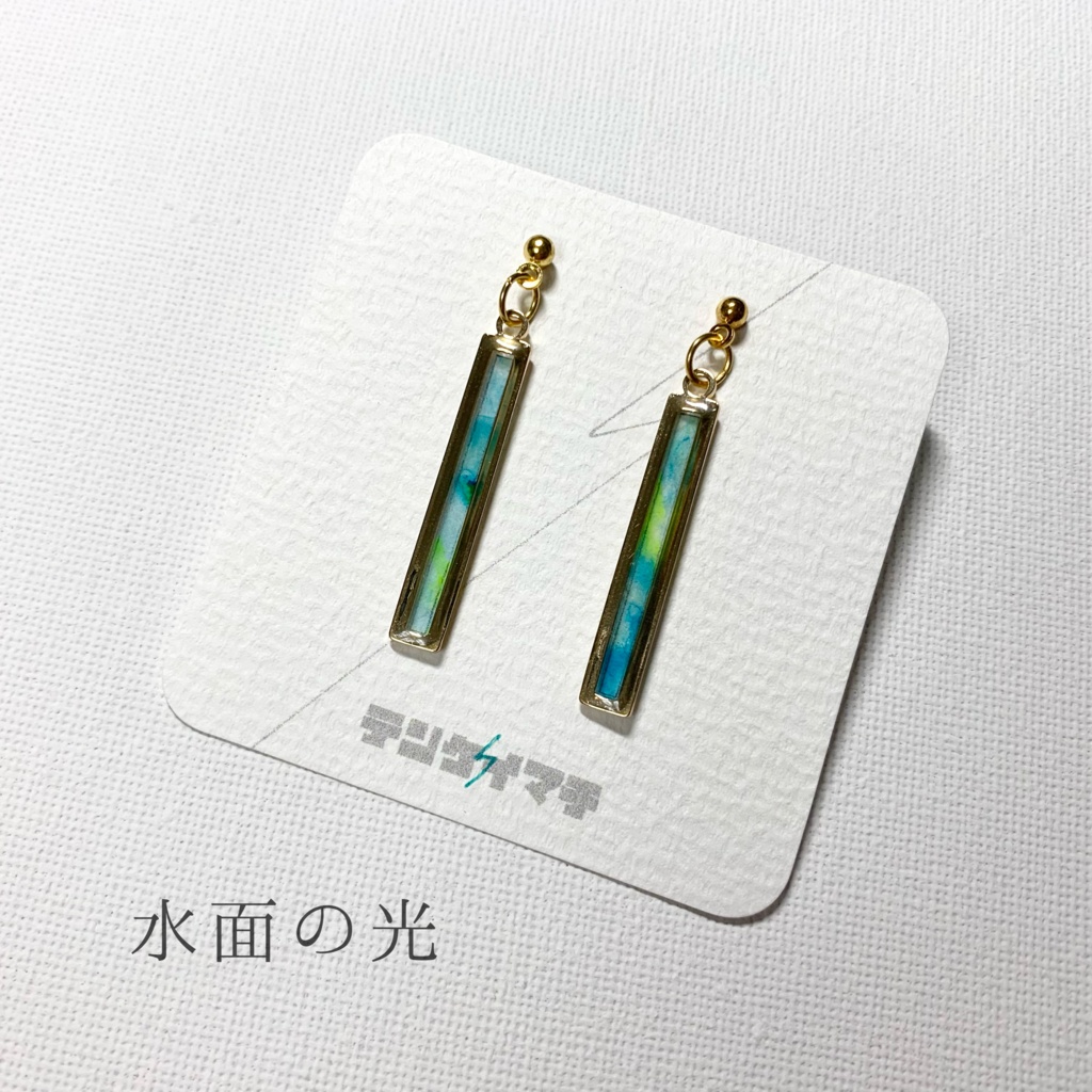 窓の隙間ピアス