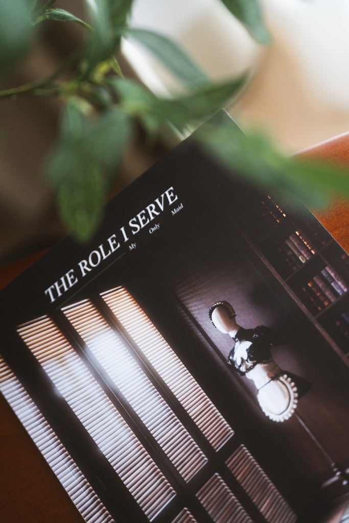 【売り切れ】コス1周年記念写真集《THE ROLE I SERVE》