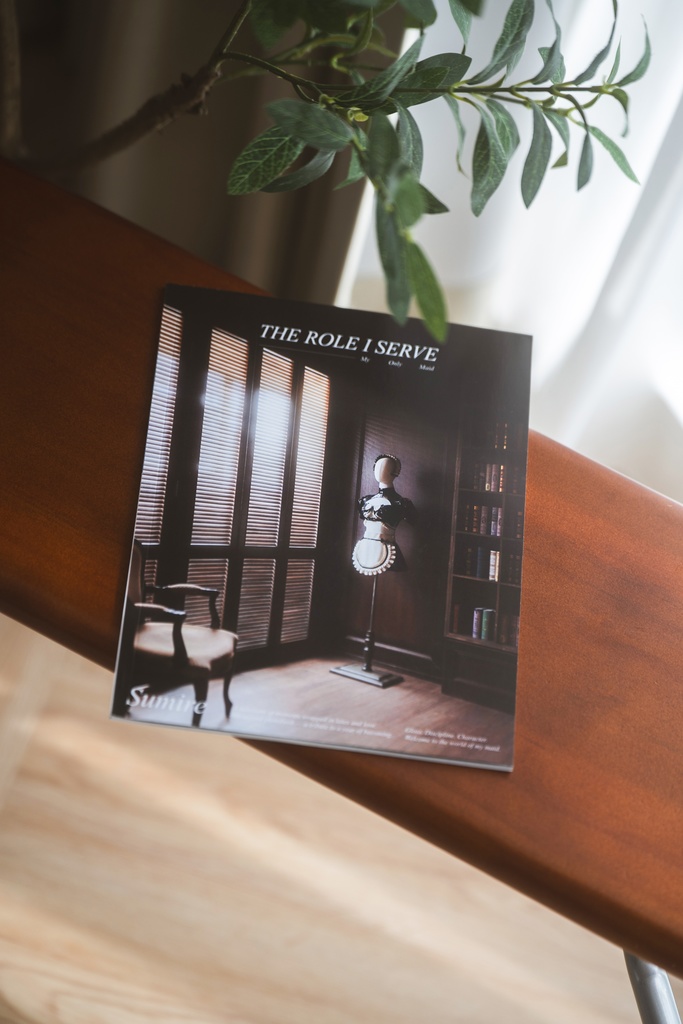 【売り切れ】コス1周年記念写真集《THE ROLE I SERVE》