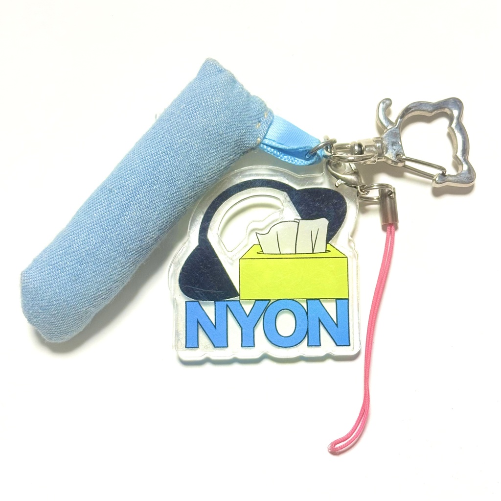 しっぽストラップ付きアクリルキーホルダー(ニョン)