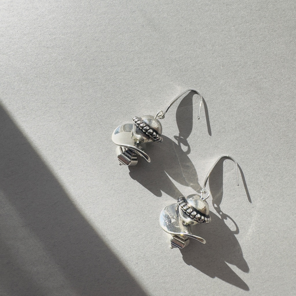 有月 イメージピアス