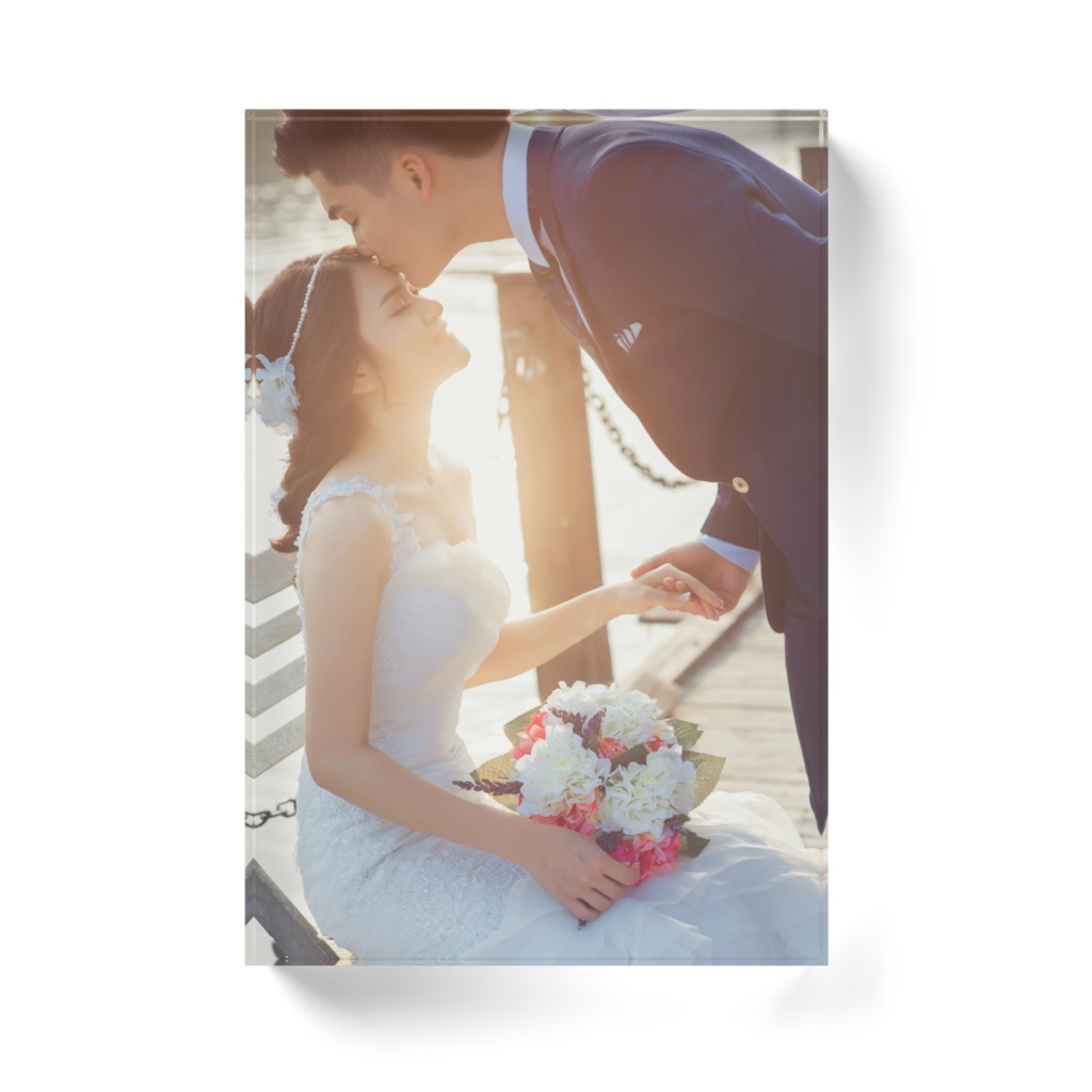 結婚式や七五三の画像があればアクリルブロックに致します