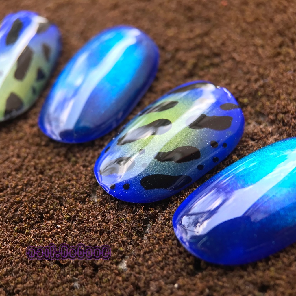 毒ガエル風ネイル