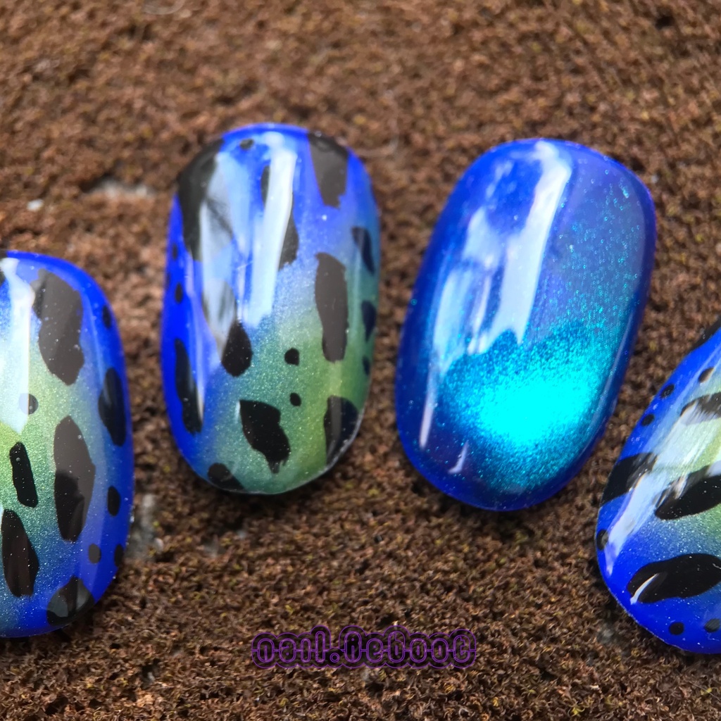 毒ガエル風ネイル