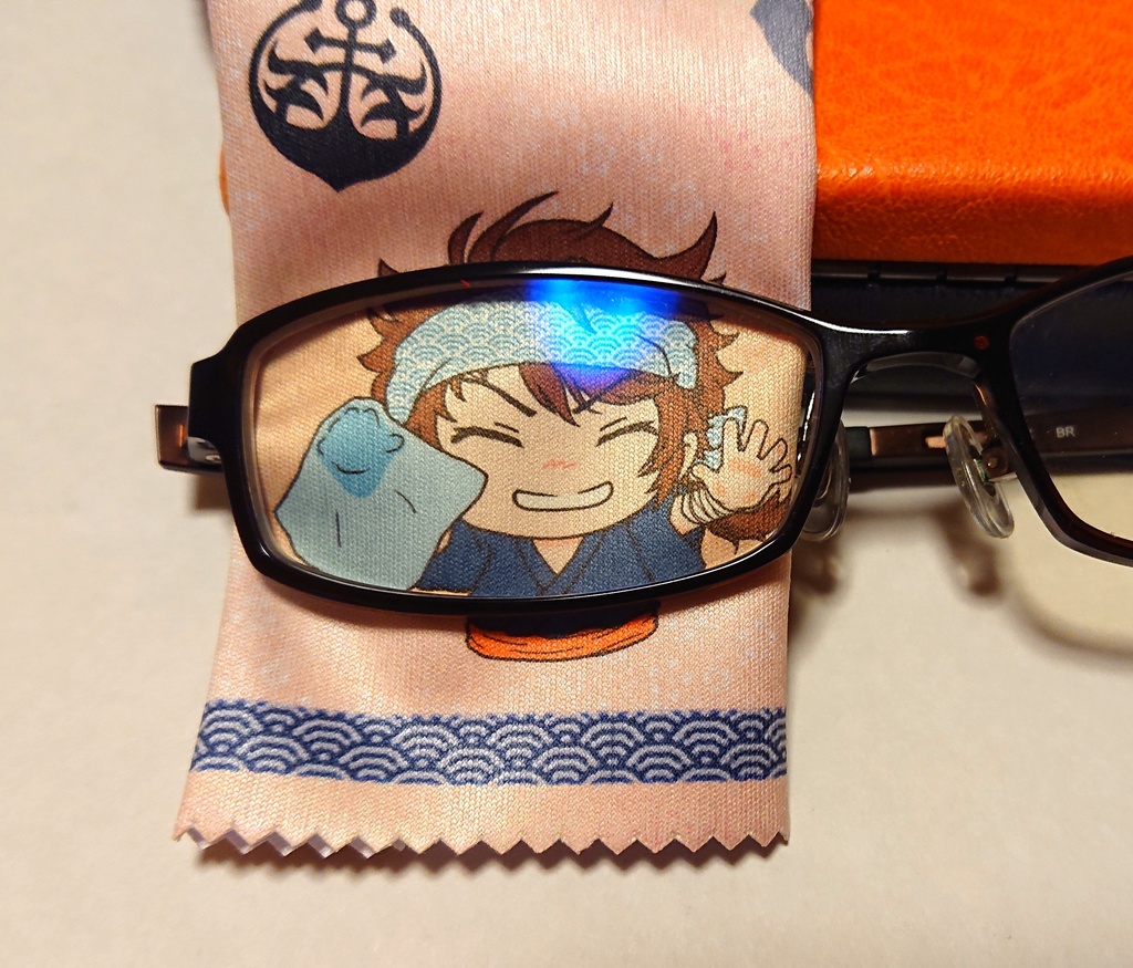 本日の内番は眼鏡ふきです