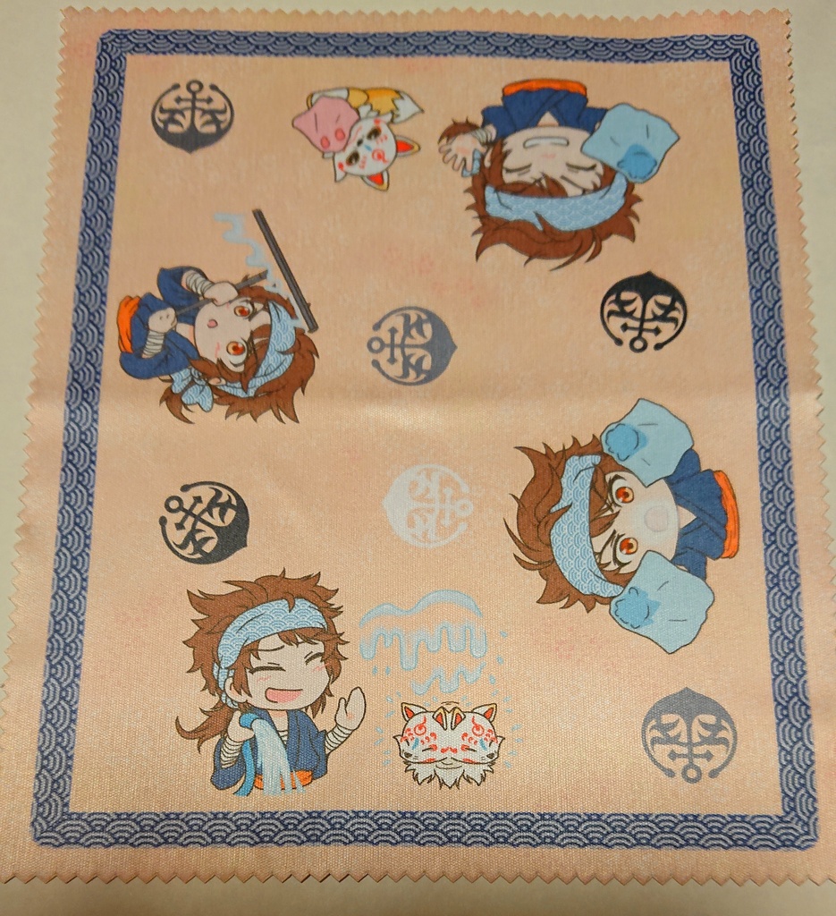 本日の内番は眼鏡ふきです