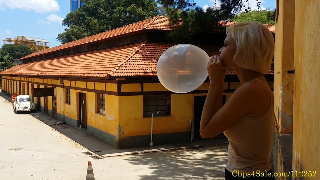 マリリンが吹いて透明なベルバル 14" を弾く