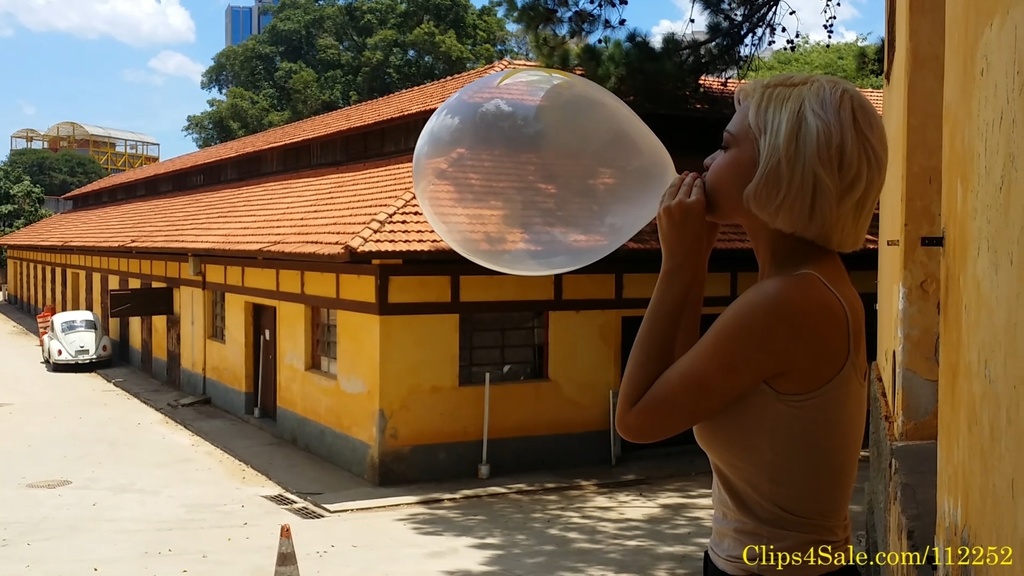 マリリンが吹いて透明なベルバル 14" を弾く