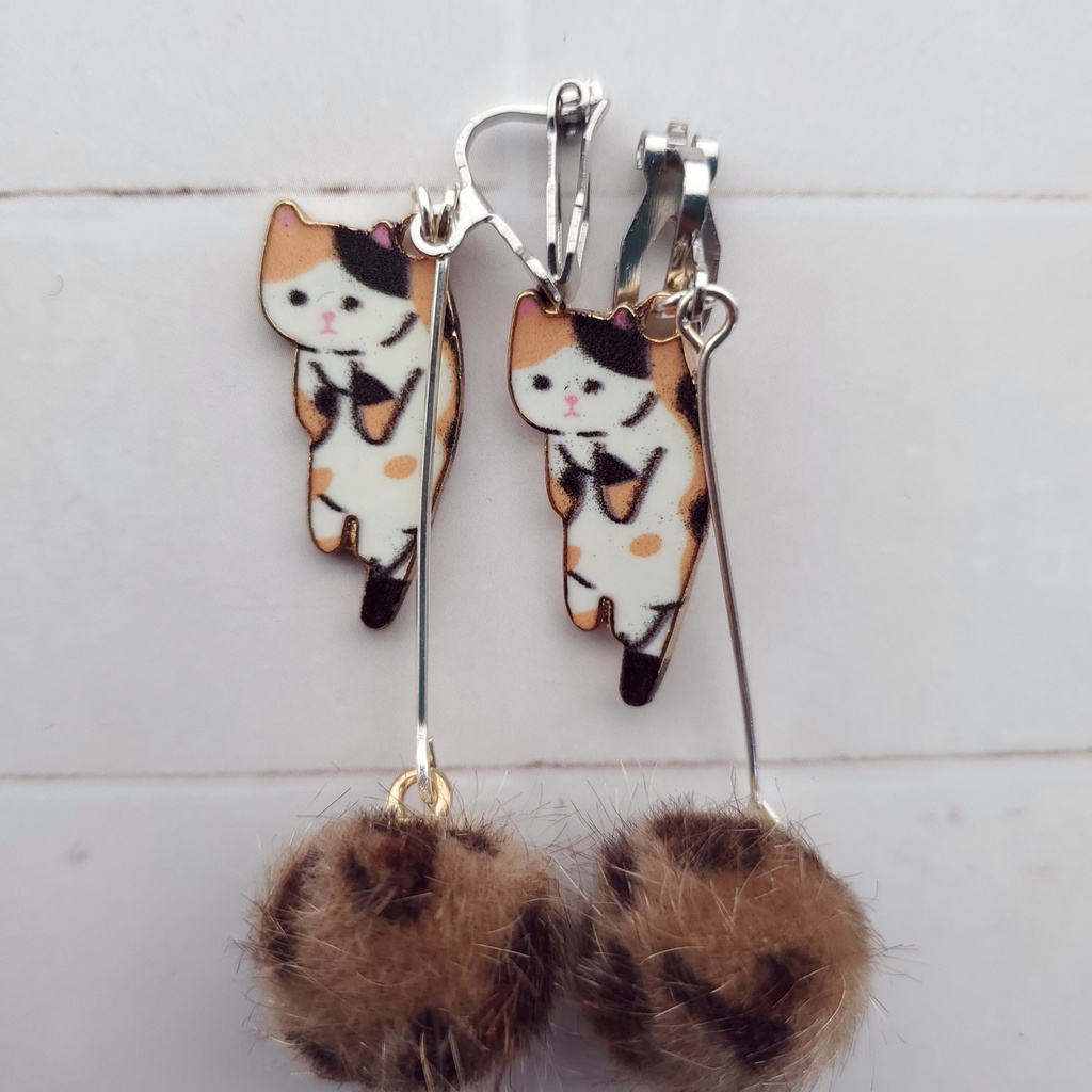 ブラブラ猫ちゃんピアス イヤリングB級品