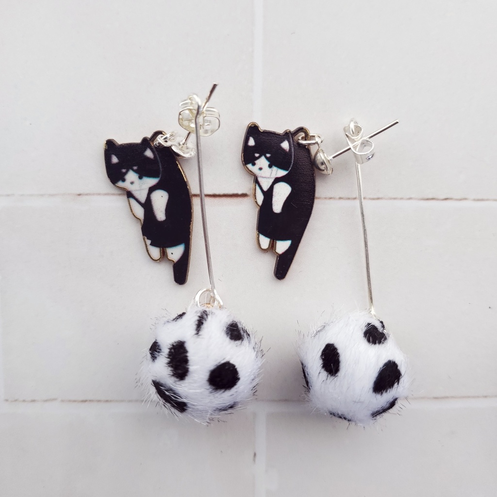 ブラブラ猫ちゃんピアス イヤリングB級品