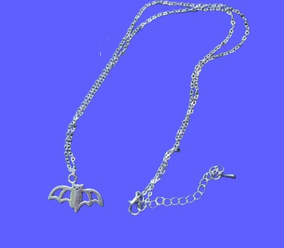 コウモリのプチネックレス