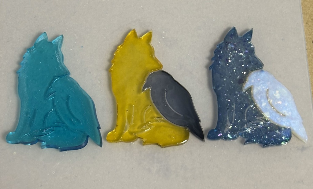 オオカミとカラスのレジンチャーム