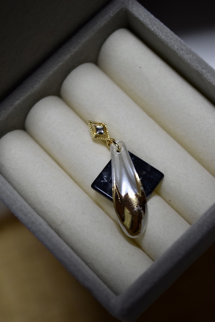 【再販不可】或る皇帝（チタンピアス/樹脂ノンホールピアス）