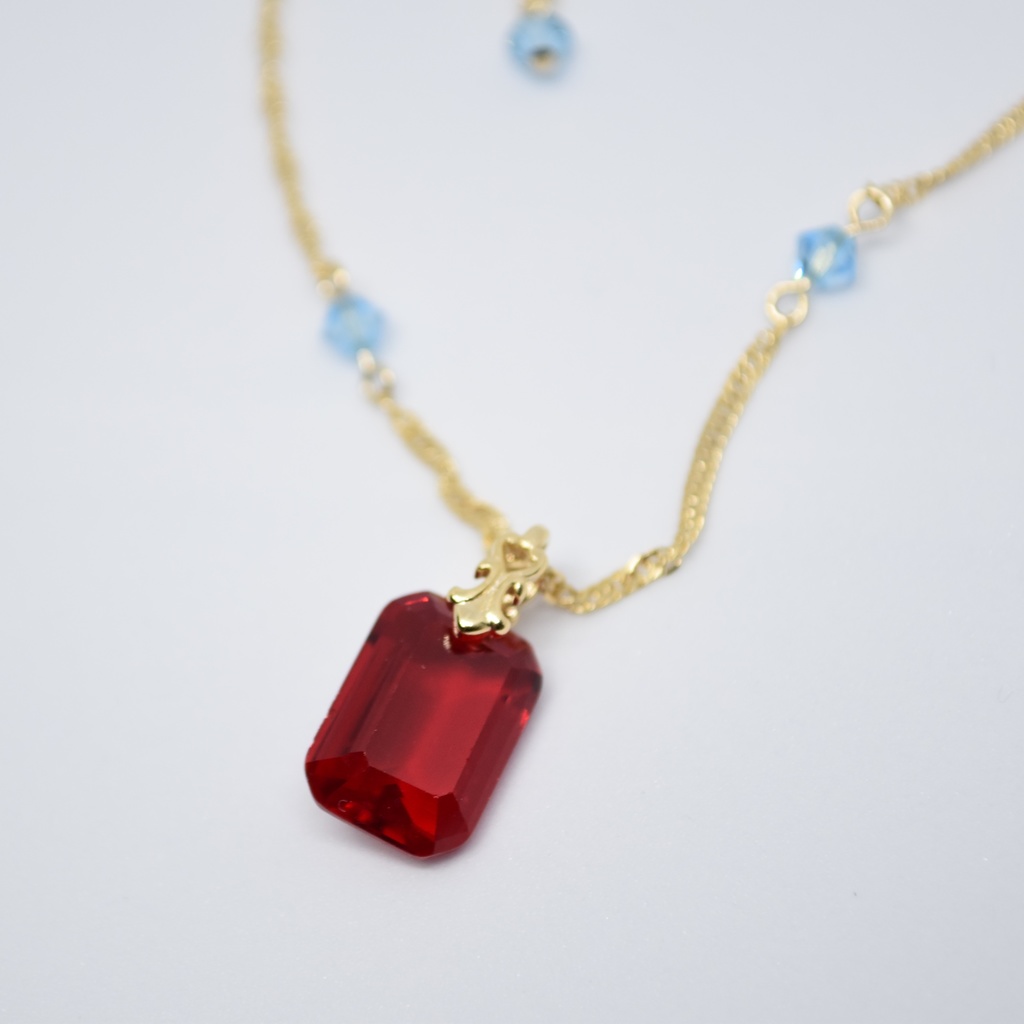 【再販不可】緋色のクリスタルのペンダント【イメージアクセサリー】