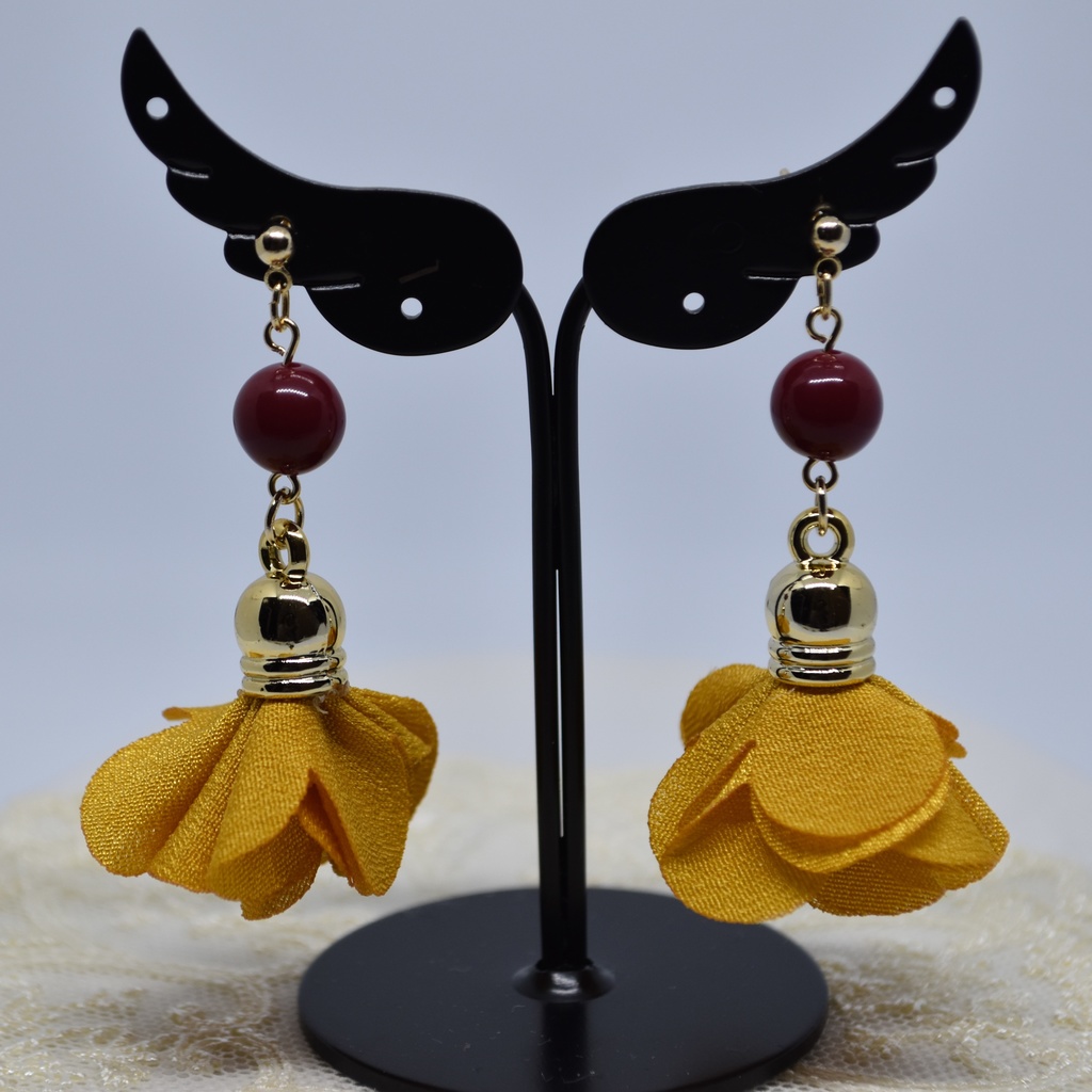 マスタードカラー フラワータッセルのピアス/イヤリング