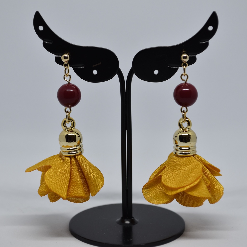 マスタードカラー フラワータッセルのピアス/イヤリング